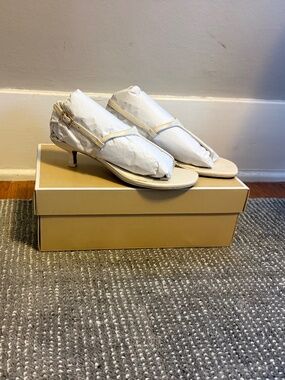 Michael Kors Tasha T-Strap Leather Kitten Heel Sandals Cream 5.5